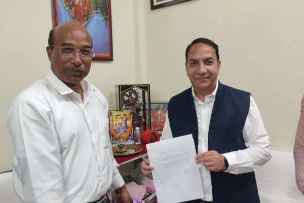श्री विनोद एक्का रायगढ़ वि वि में कुलसचिव के पद पर कार्य भार ग्रहण किये…