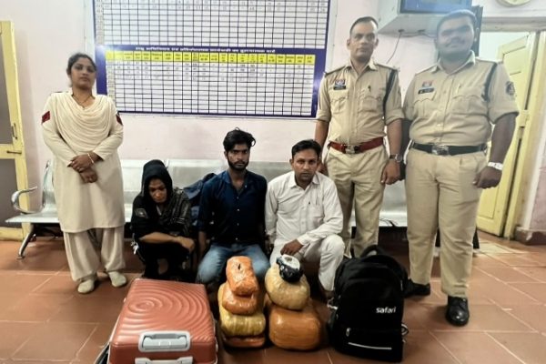 रायपुर में बड़ा एक्शन: ओडिशा से गांजा लाकर खपाने की कोशिश कर रहे 3 तस्कर गिरफ्तार, डेढ़ किलो से ज्यादा मादक पदार्थ जब्त…