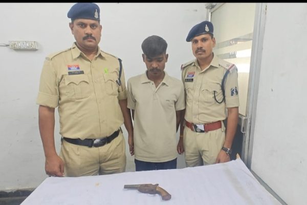 गुढ़ियारी इलाके से अवैध कट्टा के साथ शातिर बदमाश गिरफ्तार…